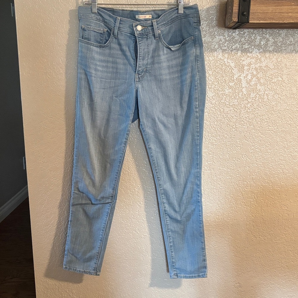 Levi's Women's Straight Leg Jeans in Light Blue